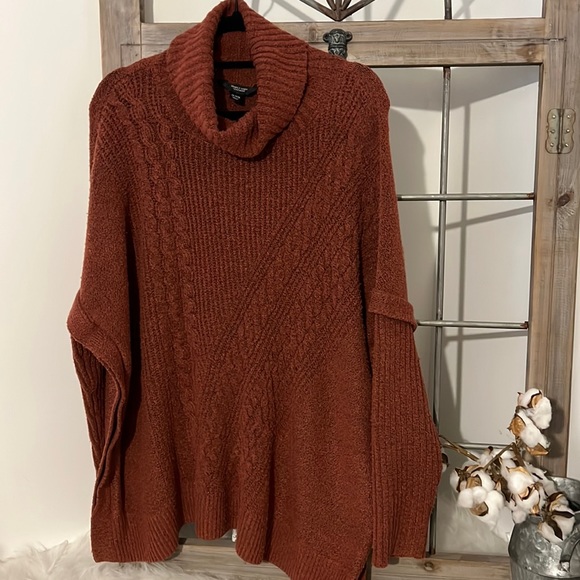 Simply Vera Vera Wang Sweaters - NWOT Simply Vera Tunic Style Cowl Neck